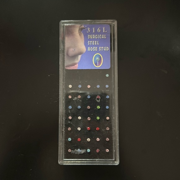 Surgical Steel Nose studs - 5 for $25 for items marked with ⭐️ - Picture 2 of 3